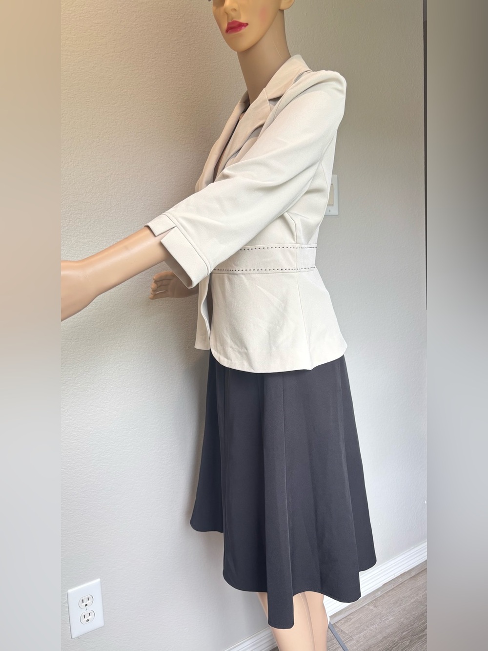 Courtenay Set Cream Two-Button Tailored Blazer 3/4 sleeves and Black Skirt - Picture 4 of 14
